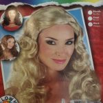 Περούκα Με Χωρίστρα Στο Πλάι -Μαύρη