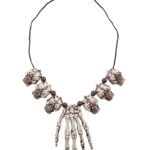 Αποκριάτικο Κολιέ Με Νεκροκεφαλές & Χέρι